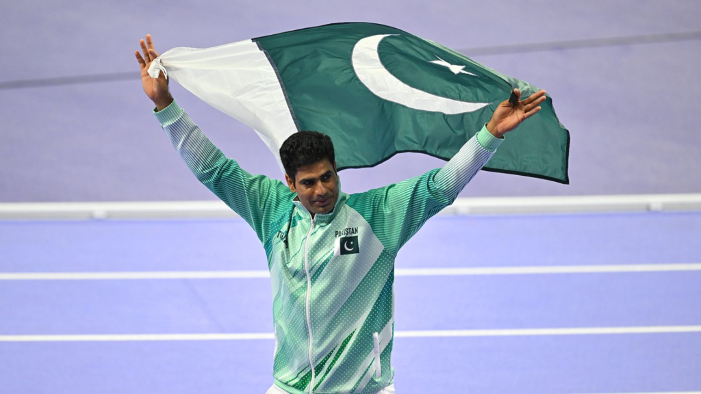 Arshad Nadeem Pakistan celebrates its first Olympic medal 
